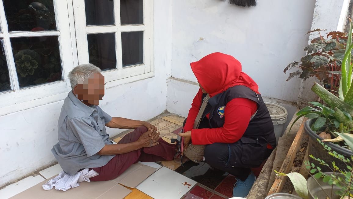 Sempat Terlantar, PSM dan TKSK Kota Malang Antar Lansia Penderita Demensia ke Keluarga