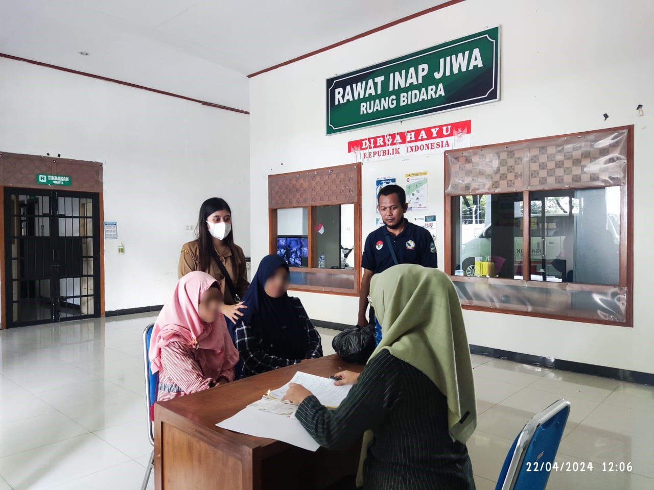 Sempat Tinggal di Surabaya, TKSK Berbek Kabupaten Nganjuk Rujuk ODGJ ke RSUD Caruban