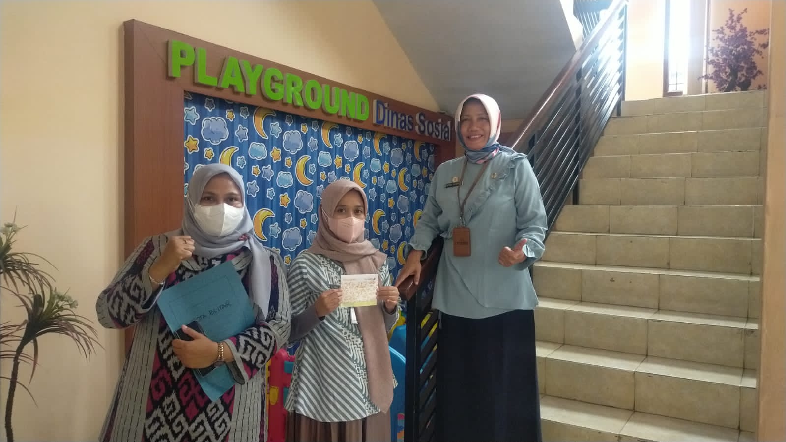 Kunjungi Blitar Raya, Pemprov Jatim-UPT PSBR Jombang Dinsos Jatim Sampaikan Buku Rekening